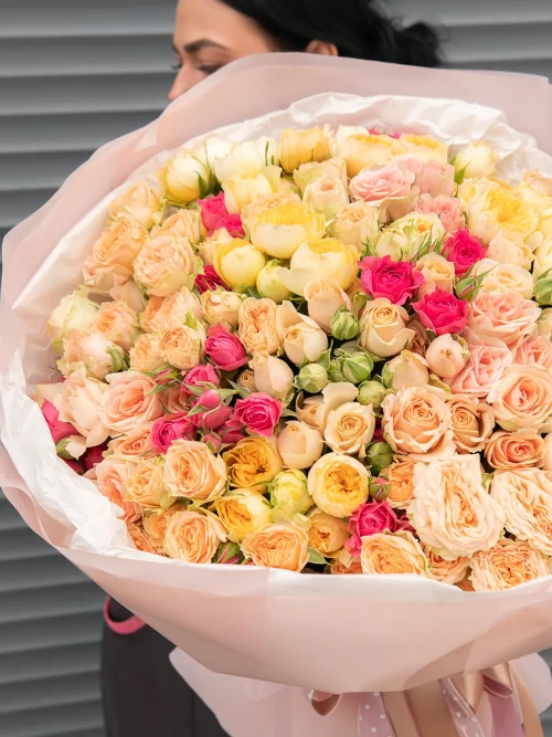 Монобукет из 47 кустовых роз купить в брянске
