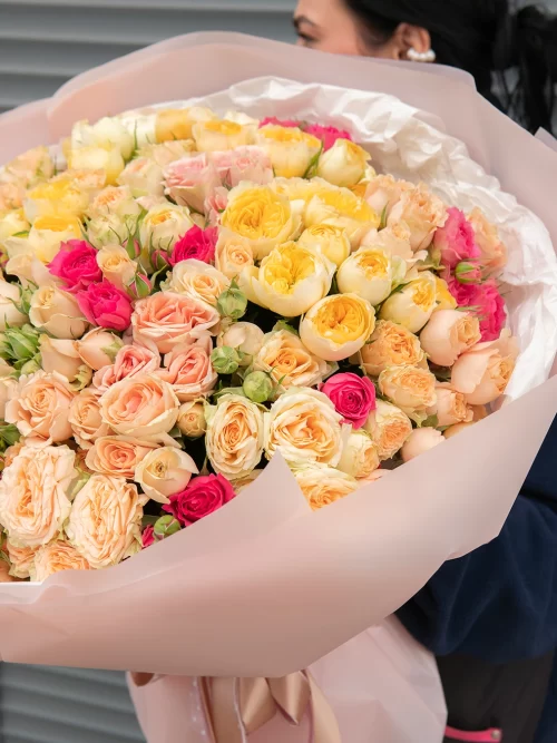 Монобукет из 47 кустовых роз купить в брянске